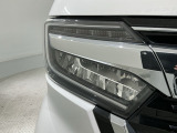 LEDヘッドライトは、点灯の瞬間から最大光量を発揮し、突然暗くなるトンネルなどでの安定感を高めます。