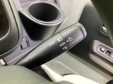 操作しやすいウインカーレバーが、安全な車線変更をサポート。直感的な操作性で、運転に集中できます。スムーズな操作が可能です。