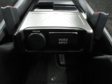 映像入力端子を備えていますので、車内で外部映像をお楽しみいただけます。