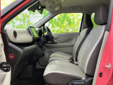 運転しやすいシンプルな操作性。視界も広く、安全運転をサポートします。快適なカーライフを始めましょう。