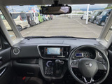 開放感のある室内空間。運転席からの視界も広く、運転操作がしやすいです。快適なドライブを楽しめます。