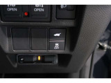 【横滑り防止装置】ドライバーの安全運転をアシストしてくれる装備が充実しています☆ドライバーの不安を安心へと変えてくれますね。
