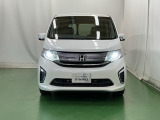 LEDヘッドライトを装備しています。LEDヘッドライトはとても明るく、雨の日や夜間走行も安全・安心です。オートライトコントロール付きで周囲の明るさに応じて自動で点灯・消灯します