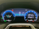 わかりやすいデザインのメーターパネル。必要な情報を一目で確認でき、運転に集中できます。視認性の高い表示で、安全運転をサポートします。