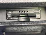 握りやすいステアリングは、運転の楽しさを高めます。操作性にも優れ、快適なドライビングをサポートします。