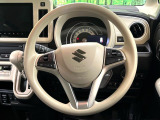 インテリアに合わせたデザインのステアリングは、運転される方のことも考え、運転しやすい形状、大きさです。是非一度、実際に触ってお確かめください。