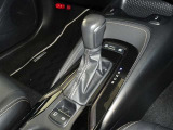 電動パーキングブレーキ・ブレーキホールドを装備してます。ホールド機能は信号待ちが多い一般道で疲労軽減になり、大好評です!
