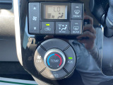 【エアコン】『エアコン装備』の画像になります。暑い夏でも寒い冬でも、車内に快適な空気を届けるので、いつでも快適な車内空間を創り上げます!