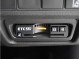 ◆ETC2.0装着◆進化したドライブ体験。料金収受システムだけだったETCが生まれ変わって、高速道路を賢く使うETC2.0に進化しました。多彩な情報サービスが便利で快適なドライブ体験を提供します。