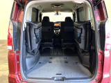 後席を格納すると、これだけの広さが!シーンに合わせたシートアレンジで、大きな荷物も積むことが出来ます♪