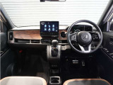 ◆インテリアパネル◆視界広々で非常に運転しやすくロングドライブでも疲れを感じさせないすっきりとまとまったインパネ周りです。