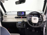 オシャレなインテリアで運転する気分も盛り上がりますよね^^