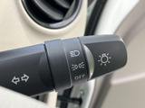 操作しやすい位置に配置されたウインカーレバー。確実な操作感で、安全な車線変更や右左折をサポートします。直感的に操作できるので、運転に集中できます。