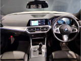 ☆センターパネルを運転席側に僅かに傾けたBMW独特のインパネ☆【駆け抜ける歓び】はここからもスタートしております☆