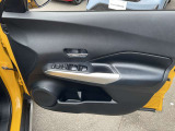 パワーウィンドウ装備です。運転席はオートになっているので、ワンタッチ開閉することが出来ます。