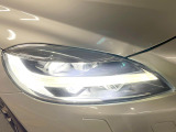 ●LEDヘッドライト:夜間走行時も良好な視界を確保し安心して運転できる高輝度LEDヘッドライトを装備!点灯速度が早く、消費電力も抑えられています。