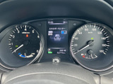 視認性の高いメーター類で、運転に必要な情報を的確に把握できます。落ち着いたデザインで、運転に集中できる空間です。