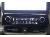 ★エアコンはオートタイプが装着済みです!オートモードにしておけば、車内温度を設定するだけで風の料や吹き出し口の切り替えを機械が行ってくれます!一年中快適な環境を作れますよ♪