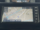 見やすい地図表示で、運転中でもルート確認が容易。周辺情報も表示され、初めての場所でも安心ドライブをサポートします。スムーズな移動に貢献します。