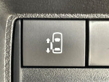 【パワースライドドア】スマートキーや運転席のスイッチでスライドドアの開閉が可能♪電動だから力を入れてドアを開ける必要が無く、小さいお子様でも、重い荷物を持っている時もラクに開け閉めできます♪
