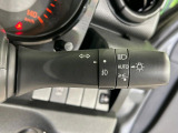 【オートライト】周りの明るさに応じて自動でヘッドライトの点灯・消灯ができる機能です!ライトの付け忘れ・消し忘れなどが無くなり、雨の日や夕方の走行も安心!トンネル通過時も便利ですね♪