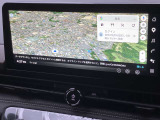 日産純正オリジナルナビゲーション搭載。インパネにマッチする専用デザインに、美しく見やすい大画面ディスプレイを採用。