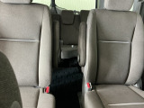 車外に出なくても運転席から3列目シートまで移動が可能です。子育てや荷物が多いときなど利便性が高いです