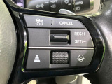 【アダプティブクルーズコントロール】高速道路での長距離走行が楽に!!自動で速度を保つクルーズコントロールが、衝突軽減システムと連携し、前方の車両を感知して車間を保つように速度調節してくれます!!