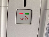 エアバッグ作動時や後突時、もしくは車内のSOSボタンを押した際に緊急通報オペレーターに連携し、救急・警察を手配します。更にオペレーターにも連携、お客様のご要望に応じてロードサービスの手配を行います。