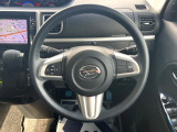 インテリアに合わせたデザインのステアリングは、運転される方のことも考え、運転しやすい形状、大きさです。是非一度、実際に触ってお確かめください。