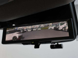 車両後方を映し出します・スマートルームミラー装備です。