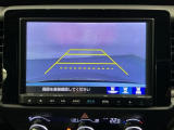 リバースギアに入れるだけで後方の表示へ切り替わります。夜間や雨の日の駐車も楽になりますよ。