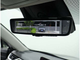 デジタルインナーミラー装備!車両後方のカメラの映像をデジタル補正で視認性を向上させてインナーミラー内に表示します♪視界を遮るものがなく、後席に同乗者がいても後方を確認しやすく安心です♪