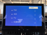 ラジオや音楽、様々な音源を楽しめます。お好みの音楽で、ドライブタイムをより一層盛り上げてください。快適な空間を演出します。
