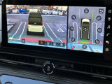 まるで真上から見ているような、視認性の良いアラウンドビューモニターです。駐車が苦手な方でもこれでらくらく駐車できますよ。