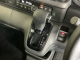 発進時から滑らかに加速する無段階変速のCVTはストップ&ゴーの多い街の中も快適です