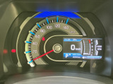 視認性の高いメーター類で、運転に必要な情報を的確に把握できます。運転状況を常に把握し、安全運転をサポートします。