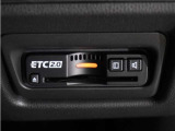 ◆ETC2.0装着◆進化したドライブ体験。料金収受システムだけだったETCが生まれ変わって、高速道路を賢く使うETC2.0に進化しました。多彩な情報サービスが便利で快適なドライブ体験を提供します。