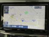 見やすい地図表示で、目的地までの道順をスムーズに確認できます。渋滞情報も表示されるので、効率的なルート選択も可能です。