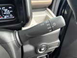 操作しやすいウインカーレバーは、確実な合図を出すことができます。安全運転に欠かせない機能が、スムーズな運転をサポートします。