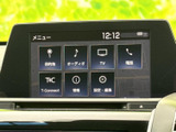 使いやすいナビゲーションシステムが、目的地までスムーズに案内します。オーディオ機能も充実しており、快適なドライブを演出します。運転をより楽しくします。