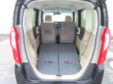 後席を倒せば大きな荷室に。27インチの自転車を載せることも出来ちゃいます。
