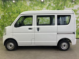 ボディラインは、実用性を重視したシンプルな形状。小回りが利き、運転しやすいのが魅力です。普段の移動からレジャーまで、幅広く活躍します。