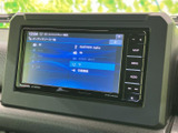 お気に入りの音楽をクリアな音質で。CDやUSB、Bluetoothなど様々なメディアに対応し、快適なドライブを演出します。