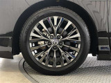 純正19インチアルミ!タイヤサイズは225/55R19です