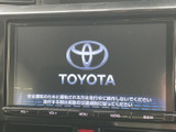 洗練されたデザインで快適なドライブをサポートします。直感的な操作で様々な機能を使え、長距離移動もリラックスして楽しめます。見やすい画面で、安心して運転できます。