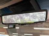 【デジタルインナーミラー】後席の大きな荷物や同乗者で後方が確認しづらい時でも安心!カメラが撮影した車両後方の映像をルームミラー内に表示。クリアな視界で状況の確認が可能です!