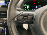 運転中、オーディオの操作をしてて、ハッとしたことはありませんか?ステアリングスイッチは、運転中でもハンドルでオーディオの操作が可能です。安全なドライブをサポートします。