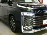 LEDヘッドライトです。デザイン性がよくとても明るいので、夜間の走行や悪天候でも安心です。しかも長寿命!