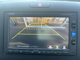 便利な【バックモニター】で安全確認もできます。駐車が苦手な方にもオススメな便利機能です。